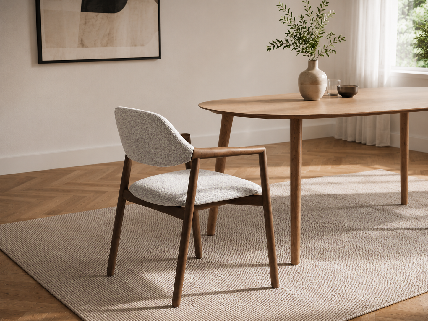 Eetkamerstoel KNUT Mobitec in combo met eettafel MADS in walnoot kleur, ook in naturel beschikbaar